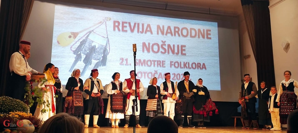 Revija narodnih nošnja uspjela