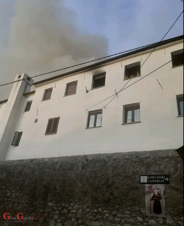 Izgorjelo stambeno krilo samostana u Karlobagu