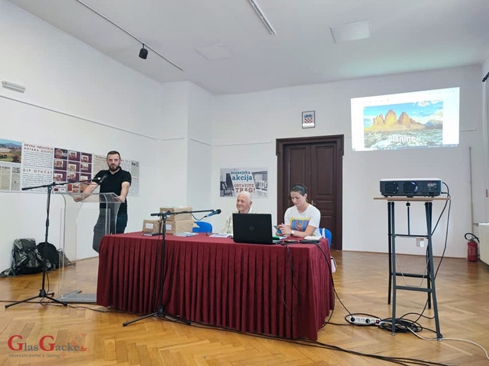 U Otočcu počela Opća planinarska škola