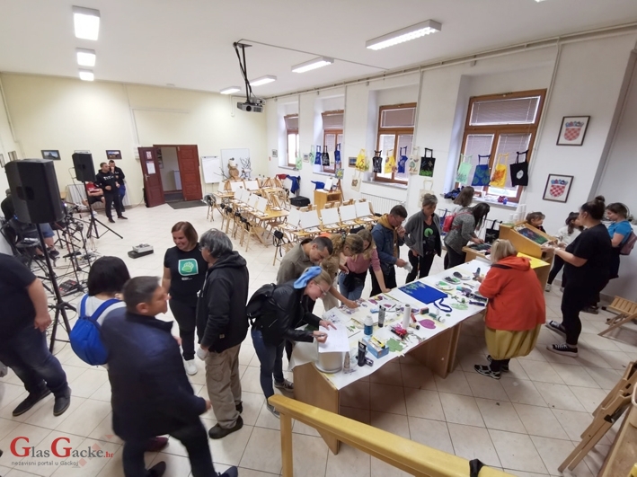 Predivni radovi oslikavanja platnenih vrećica