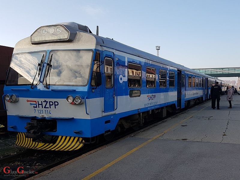 Poziv umirovljenicima iz Ličko-senjske županije da popune Zahtjev kako bi ostvarili pravo na besplatan prijevoz vlakom