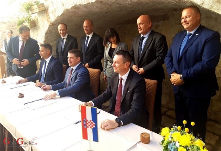 Ministar Butković sudjelovao na potpisivanju ugovora za unapređenje lučke infrastrukture na području gradova Rab i Senj