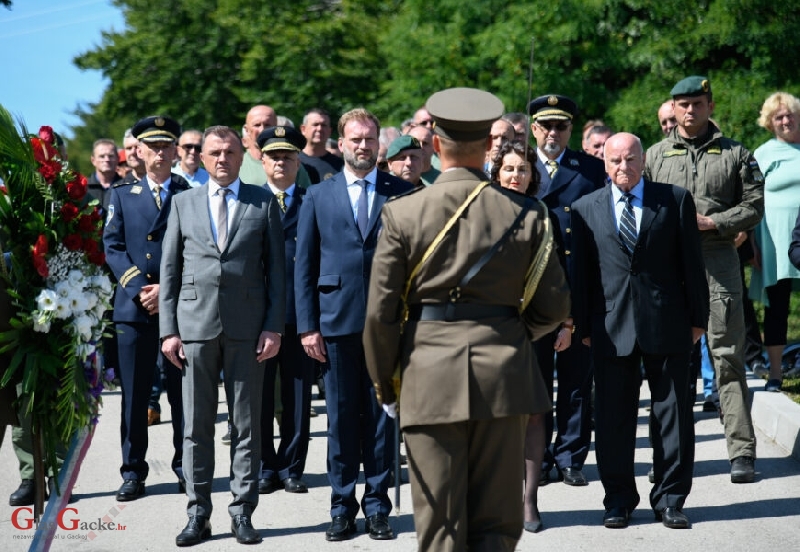 Ministar Banožić na obilježavanju 28. obljetnice VRO Medački džep