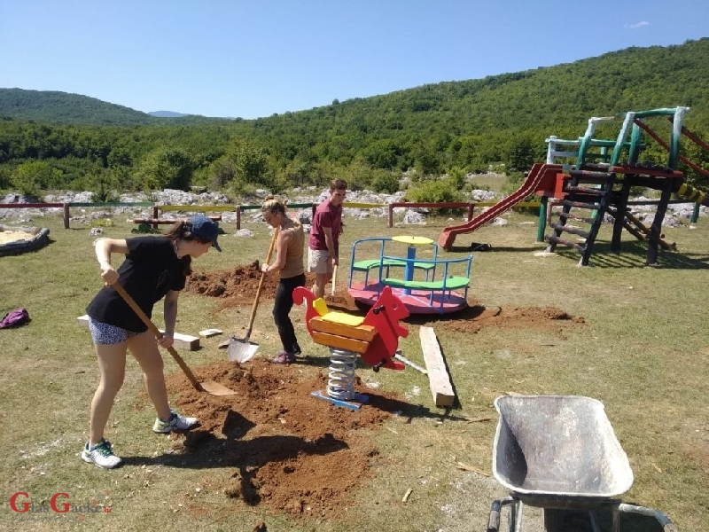 Dječje igralište na Grabovači s novim spravama za igru