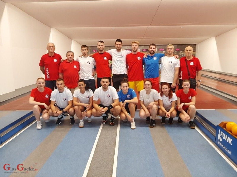 Juniori i juniorke Hrvatske reprezentacije na treningu u otočkoj kuglani 