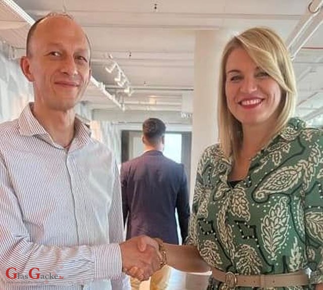 Župan Petry i ministrica turizma Brnjac potpisali Ugovor o sufinanciranju projekta uređenja i opremanja dječjeg igrališta u Švici