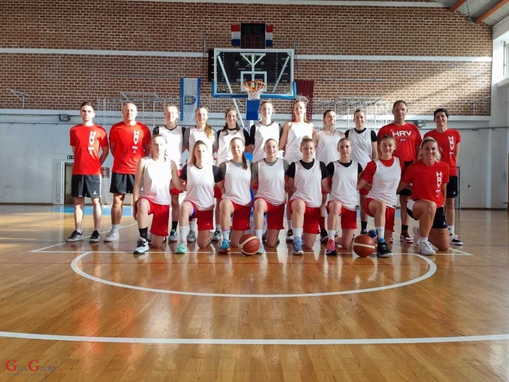 Dvije prijateljske utakmice reprezentacija RH U18 i Bugarske u Otočcu 