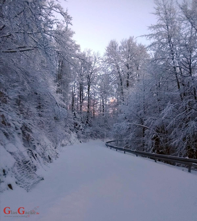 Zbog novog snijega ulaz u NP S. Velebit zatvoren