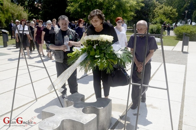 Susret sjećanja na 402 od dušmanske ruke stradale djece u Hrvatskoj Susret sjećanja na 402 od dušmanske ruke stradale djece u Hrvatskoj