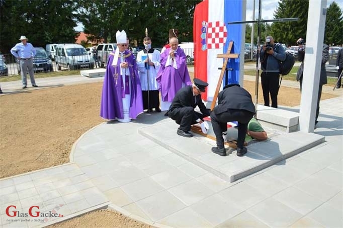 Pokop posmrtnih ostataka žrtava ekshumiranih na području Gospića Pokop posmrtnih ostataka žrtava ekshumiranih na području Gospića