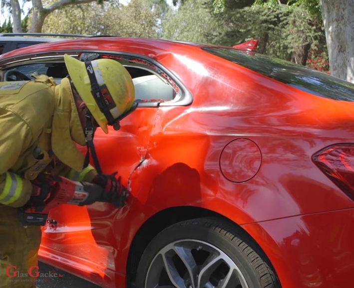Ostavila dijete u automobilu Ostavila dijete u automobilu