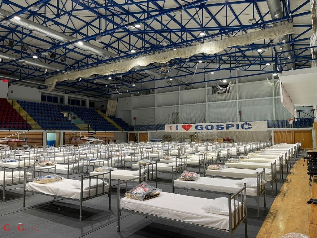 Prihvatni centar za izbjeglice iz Ukrajine u Gradskoj sportskoj dvorani u Gospiću 