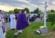 Biskup Košić blagoslovio „bijeli križ istine“ u sisačkom Naselju Biskup Košić blagoslovio „bijeli križ istine“ u sisačkom Naselju