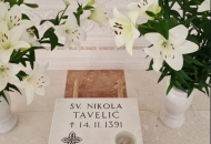 Postavljena spomen ploča sv. Nikole Tavelića na Udbini Postavljena spomen ploča sv. Nikole Tavelića na Udbini