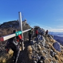 Ogulinski planinari postavili veliki križ na Kleku